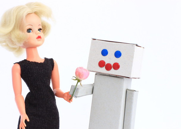 Счастливый робот и блондинка
 - Фото, изображение