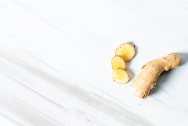 fresh ginger on marble  - Foto, afbeelding