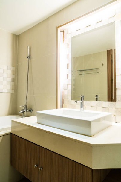 White sink and faucet decoration in bathroom - Фото, зображення