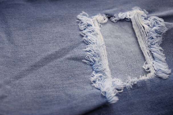 Surface en denim, pantalon avec larme et jusqu'au jeans en fibre
. - Photo, image