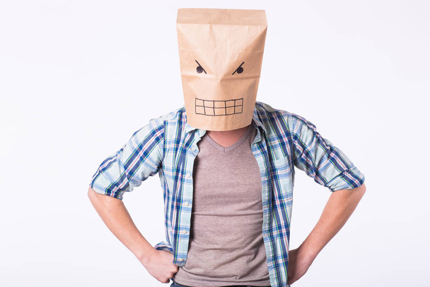 Depresivní muž s obrázkem emocionální tváří na box nad hlavou - Fotografie, Obrázek