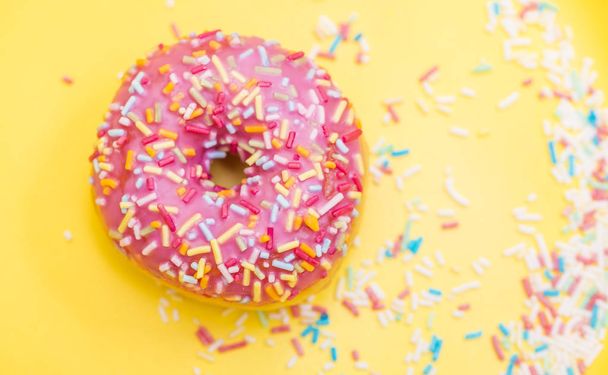 donut doce com açúcar polvilha decoração - Foto, Imagem