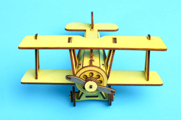 дерев'яні старий літак
 - Фото, зображення