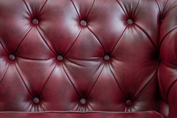 Textura de primer plano del sofá de cuero rojo vintage para el fondo
 - Foto, imagen