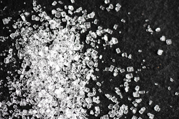 açúcar no fundo preto macro close-up
 - Foto, Imagem