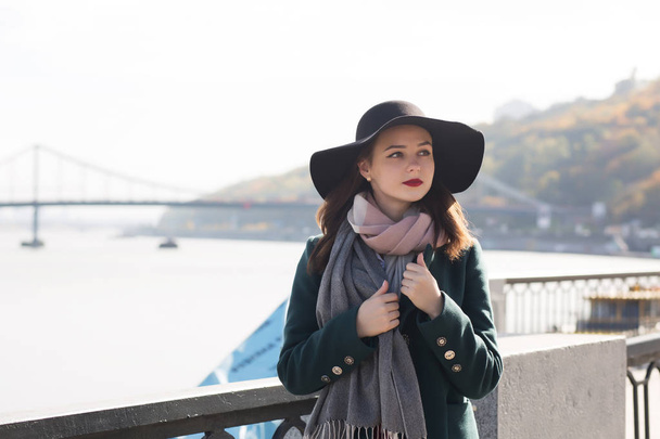 Street portrait of attractive brunette girl wearing coat and hat - Foto, Imagem