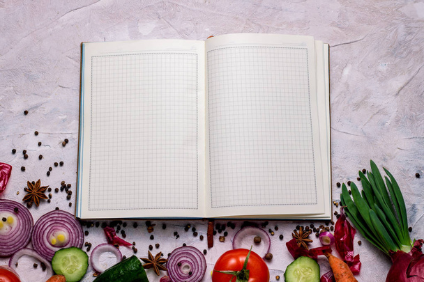 Légumes frais, oignons, tomates, épices et agenda pour Recordi
 - Photo, image