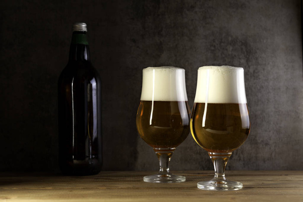 two glasses of beer - Foto, afbeelding