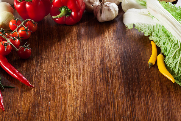 Fresh vegetable borders on wooden background - Foto, Imagen