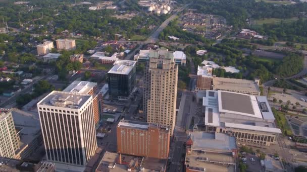 Aerial video of downtown Raleigh in North Carolina on a sunny day. - Imágenes, Vídeo