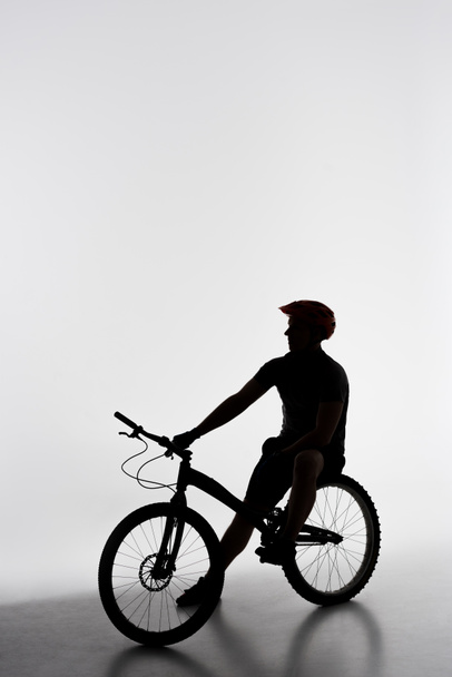 siluetti kokeiluversio biker rentouttava polkupyörän valkoinen
 - Valokuva, kuva