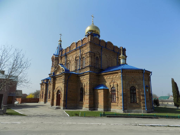 Iglesia Svyatopokrovska (Regimiento) en Kremenets - Foto, imagen