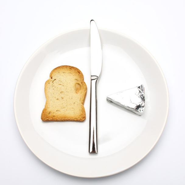 Fatia de pão Rusk, queijo e faca
 - Foto, Imagem
