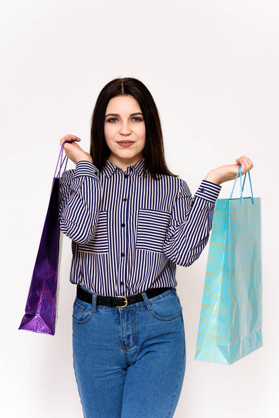 beautiful girl holding packages from the store - Foto, Imagem