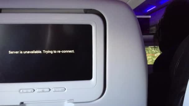 дисплей за сиденьем самолета, отключенного от сервера и недоступного во время длительного полета
 - Кадры, видео