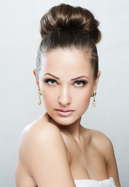 Closeup portrait of a beautiful woman with beauty face and clean face skin - Fotó, kép