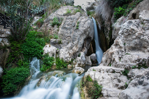 アルガーの滝。地域アリカンテ。スペイン - 写真・画像