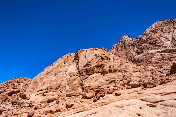 Скель в пустелі на Синайському півострові - Фото, зображення