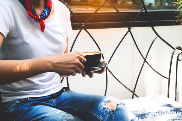 Trendy fashion jeans woman drinking coffee, Lifestyle, Healthy concept - Фото, зображення