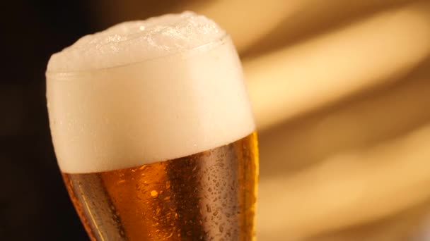 Detail of beer glass with bubbles. Close up beer background, slow motion. - Metraje, vídeo