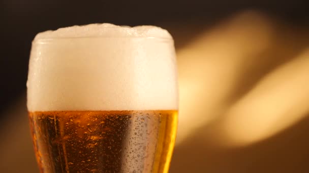 Detail of beer glass with bubbles. Close up beer background, slow motion. - Metraje, vídeo