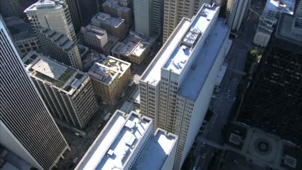 verticale luchtfoto van de straten en gebouwen - Video