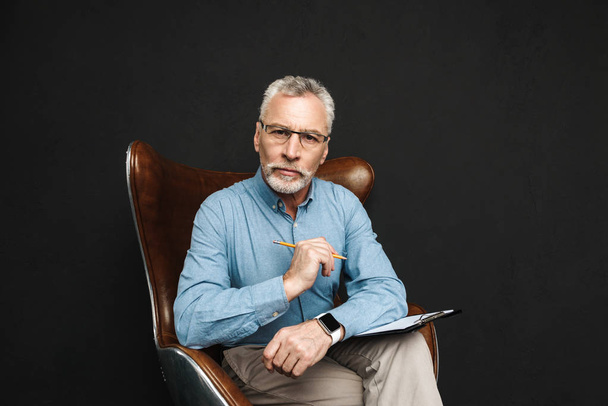 Portrait of businesslike middle aged man 50s with grey hair and  - Foto, Imagen