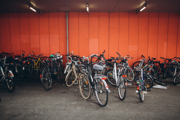 Abgestellte Fahrräder - Foto, Bild