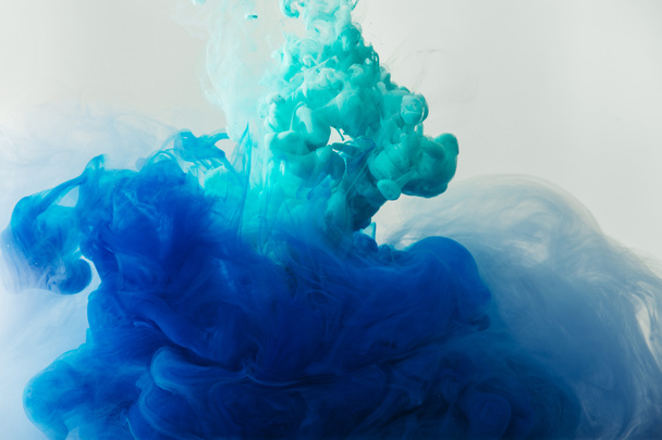 Zár megjelöl kilátás összekeverése kék és türkiz festékek fröccsenő víz elszigetelt szürke - Fotó, kép