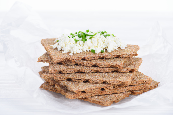 close-up view of tasty crispy crackers with cottage cheese - 写真・画像