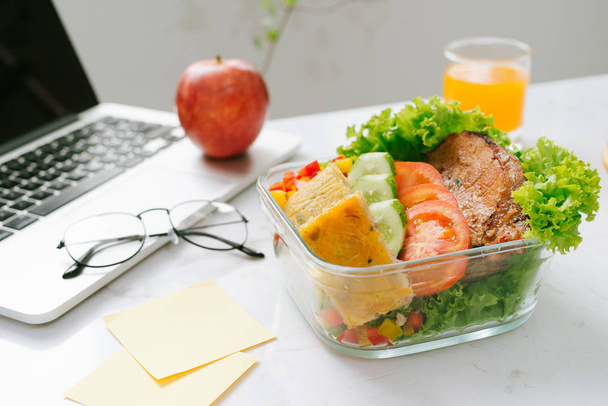Food in the office. Healthy lunch for work. - Foto, imagen