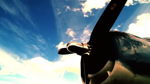 Nariz del avión con nubes de lapso de tiempo
 - Imágenes, Vídeo