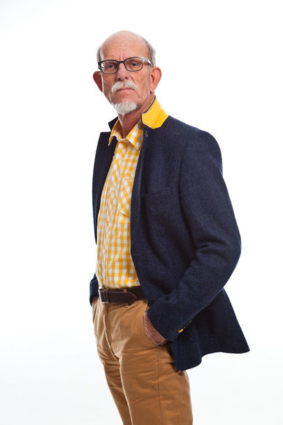 Studiový portrét aktivní senior dobře oblečený muž důchodce. - Fotografie, Obrázek