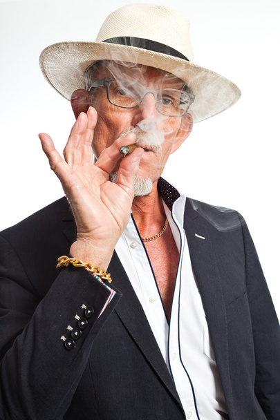 Stúdió portré aktív vezető jól öltözött nyugdíjas férfi. - Fotó, kép