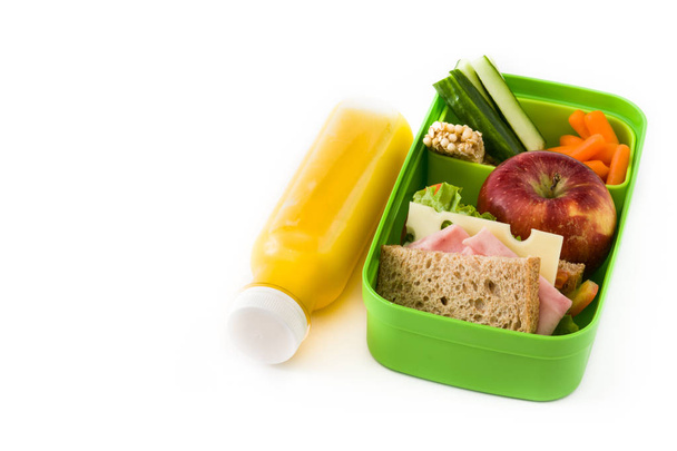 Μεσημεριανό Υγιεινή σχολείο: σάντουιτς, λαχανικά, φρούτα και χυμοί που απομονώνονται σε λευκό φόντο - Φωτογραφία, εικόνα