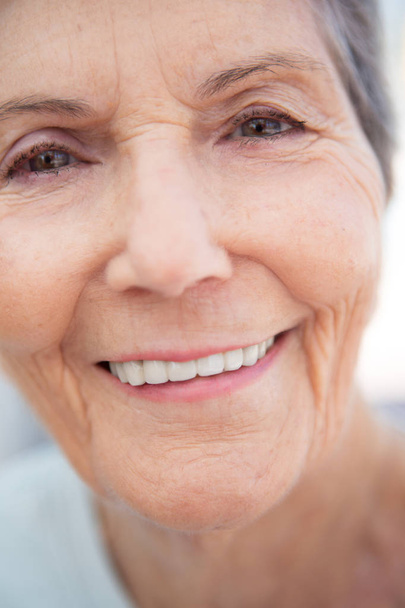 Portrait of a mature elderly woman smiling. - Foto, Imagen