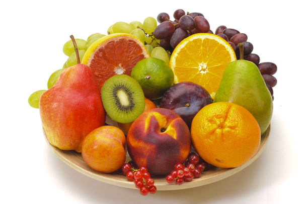 Организация свежих фруктов с рынка и изолированные над белым
  - Фото, изображение
