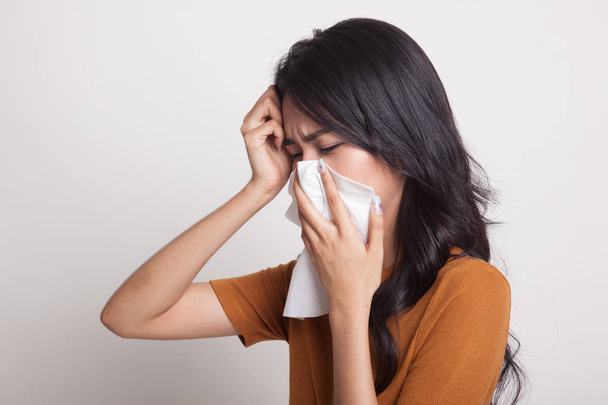 Young Asian woman got sick and flu. - Фото, изображение