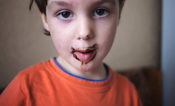 A child with a dirty face. - Fotografie, Obrázek