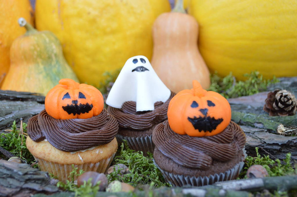 cupcakes for a party on Halloween - 写真・画像