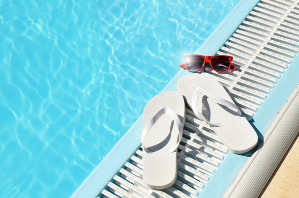 hete zon zomer concept op zwembad - Foto, afbeelding