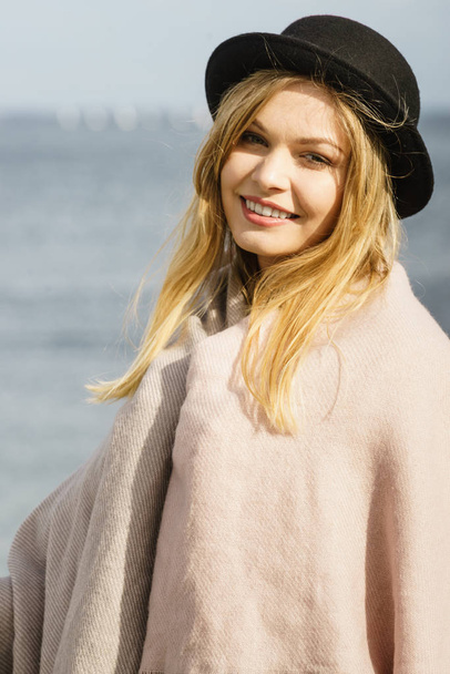 Woman wearing hat, sea in background - Fotografie, Obrázek
