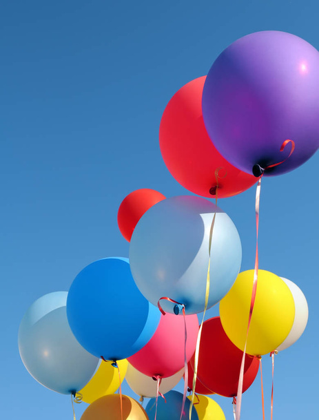 multicolored balloons in the city festival, vertical composition - Foto, Imagem