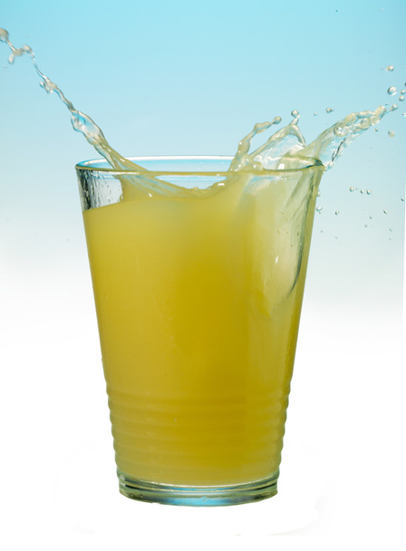 splashing lemon juice - Fotografie, Obrázek
