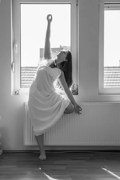 Girl doing yoga - Valokuva, kuva