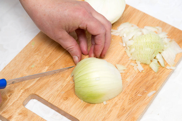 Cook chopped onion on the board - Zdjęcie, obraz