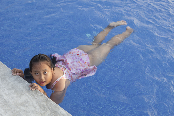 Asiatique fille piscine
 - Photo, image