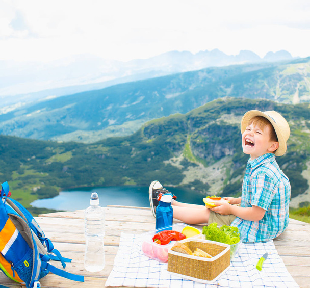 Wonderful view of a child having a good time and picnic in the mountain, on the Rila seven lakes Bulgaria, - Valokuva, kuva