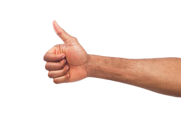 Afro-amerikai kéz hüvelykujjával felfelé gesztus, hogy - Fotó, kép