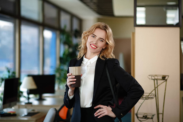 Business woman with paper cup of coffee - Zdjęcie, obraz